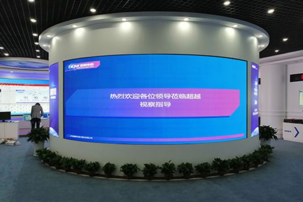 室內選擇P3LED顯示屏好還是拼接屏好？