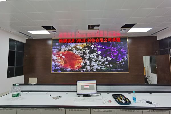 一套常見的室內(nèi)LED顯示屏系統(tǒng)包括哪些設(shè)備？