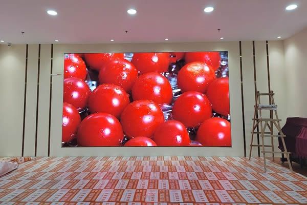 Micro LED微間距突破P0.4：商用顯示進入“像素隱形”時代