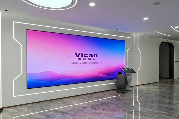 小間距LED顯示屏和常規LED顯示屏有什么區別？分別適合什么場景？